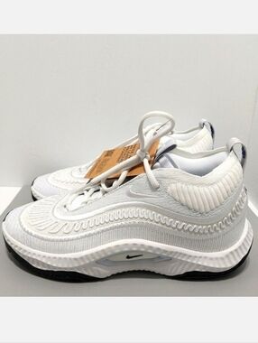 Nike Cosmic Unity 3 Knit  Sneakers, NWT,‎ Size 8.5|EUR 42